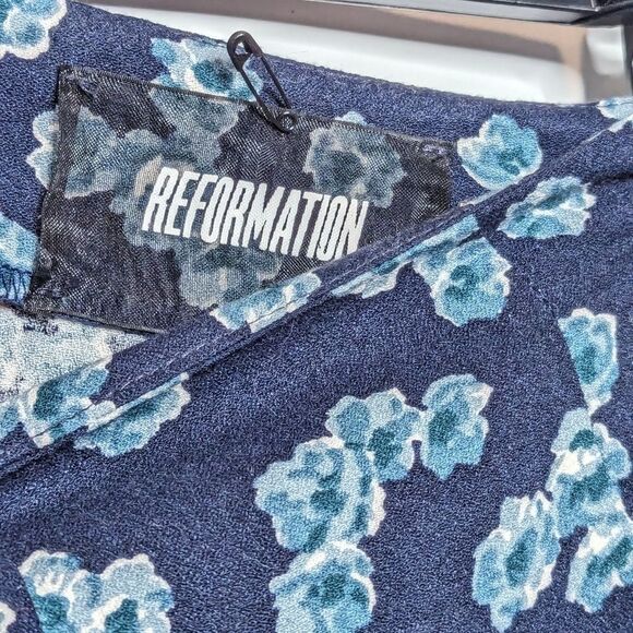 Reformation Pants Ankle Length in Navy Blue Floral Print Dimo Style - Picture 4 of 6